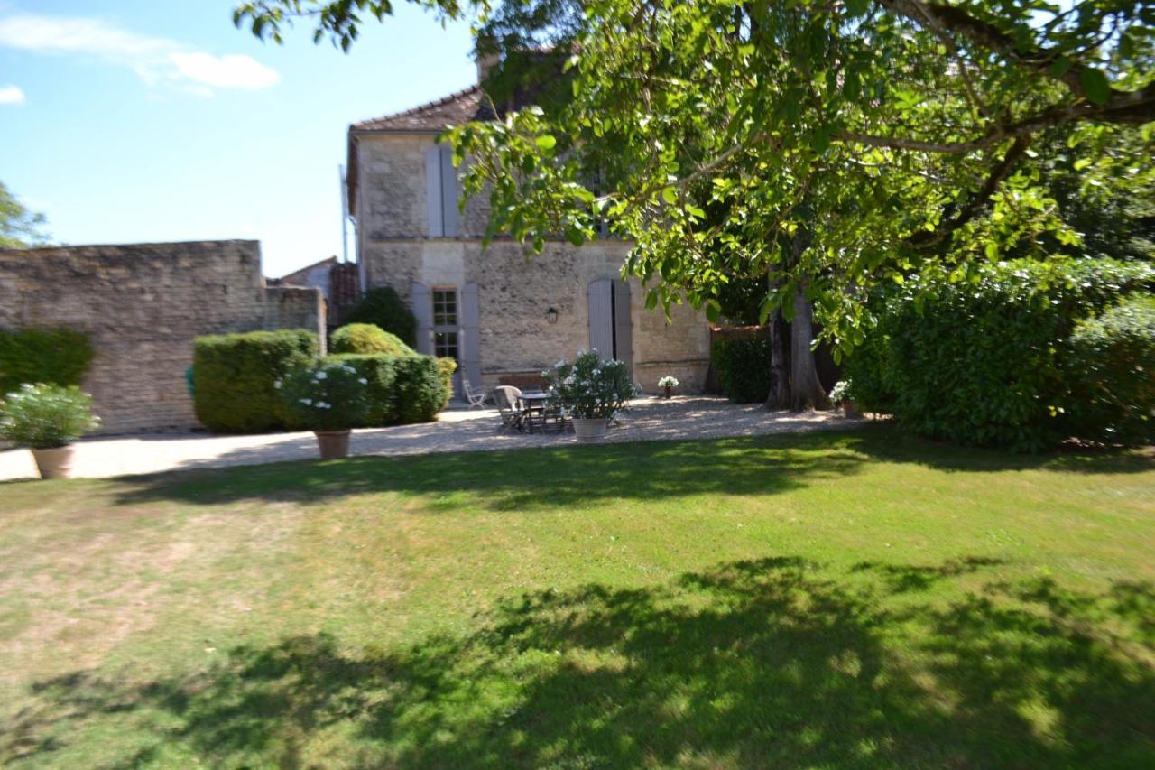 Le Petit Logis Bed and Breakfast Rouillac  Exteriör bild